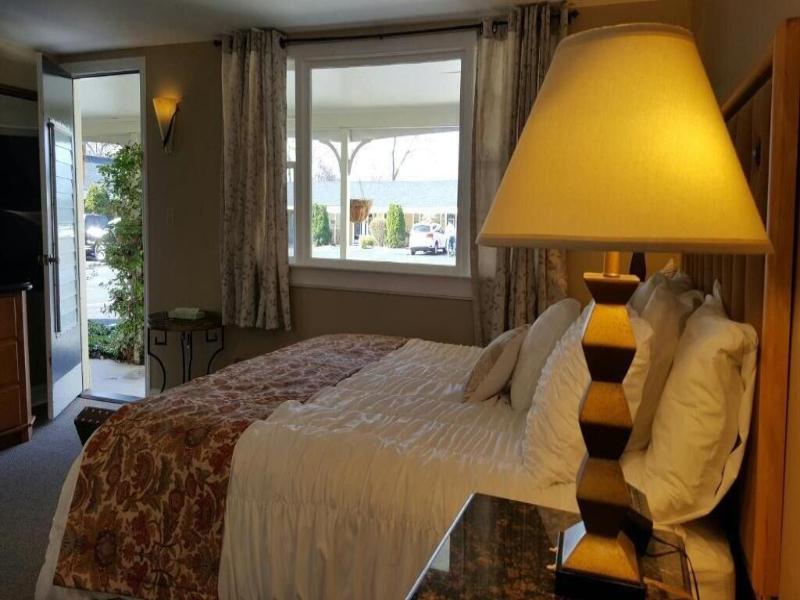 Starlight Lodge Cape Cod image