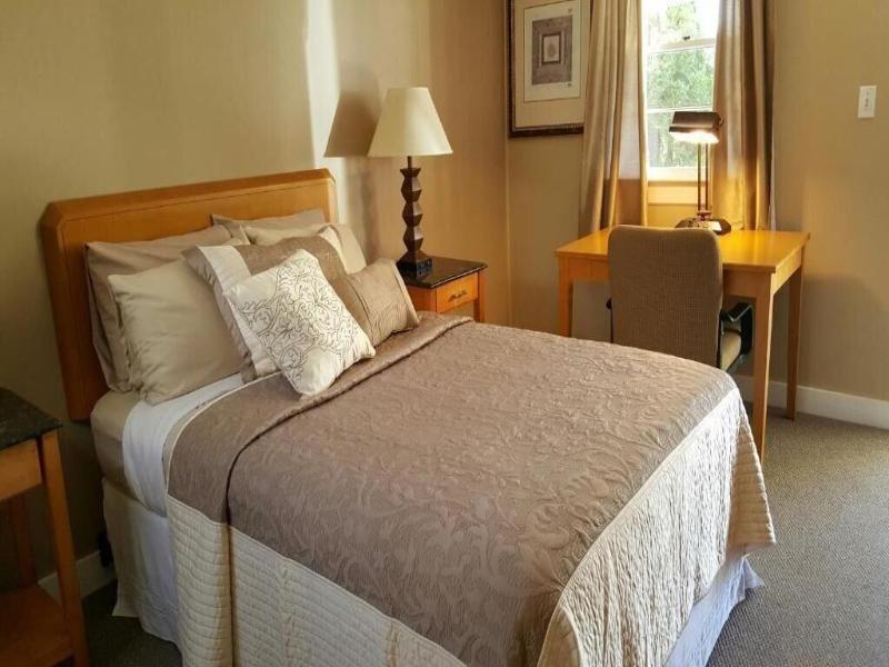 Starlight Lodge Cape Cod image