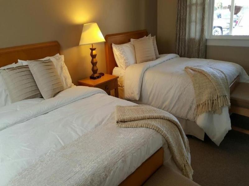 Starlight Lodge Cape Cod image