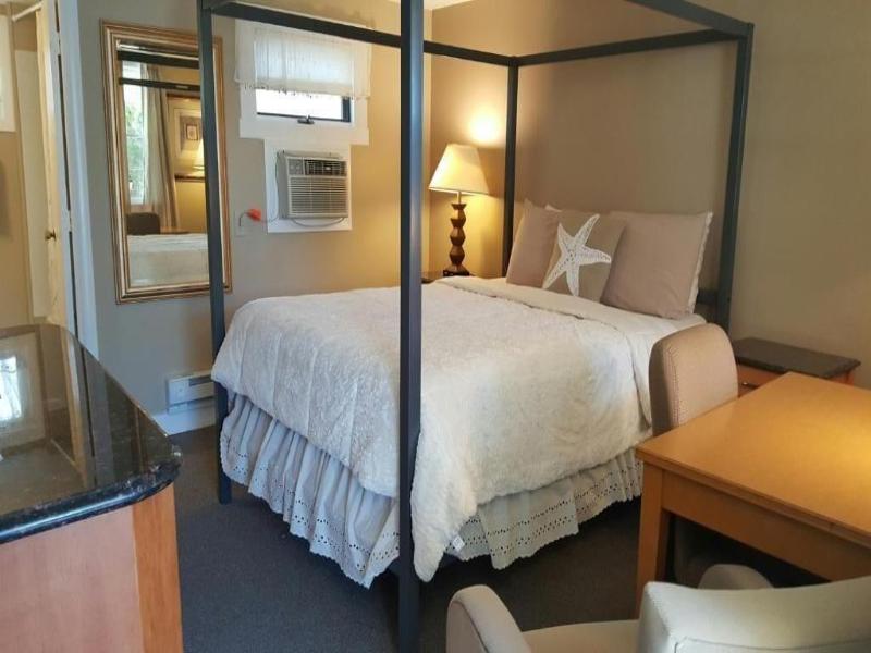 Starlight Lodge Cape Cod image