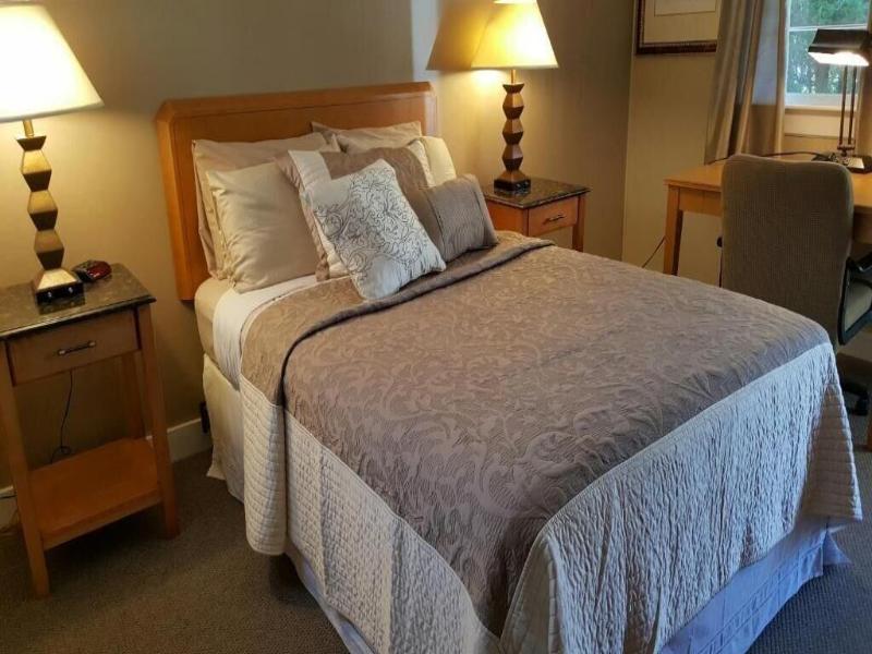 Starlight Lodge Cape Cod image