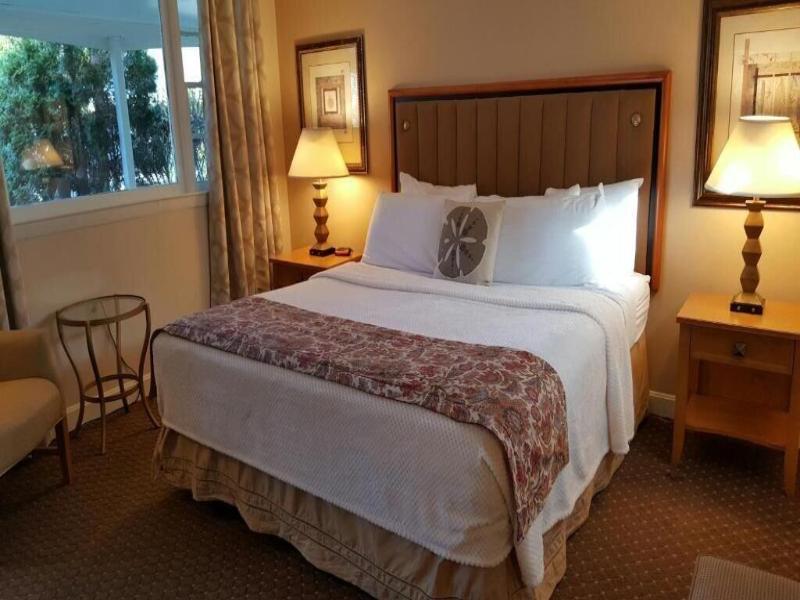 Starlight Lodge Cape Cod image