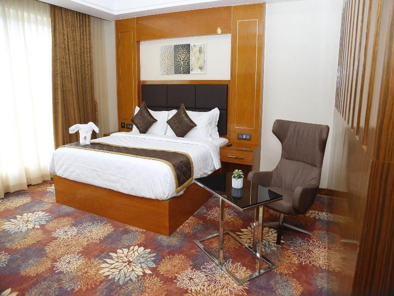 Hotel Leroy Grand image