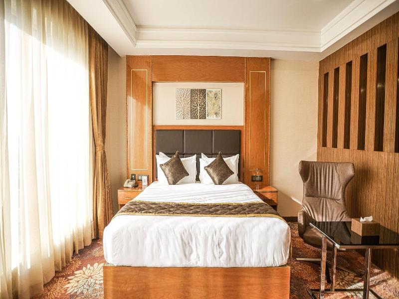 Hotel Leroy Grand image