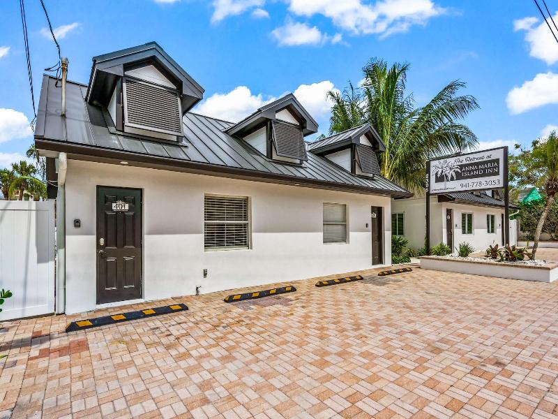 The Retreat At Anna Maria Island Inn image