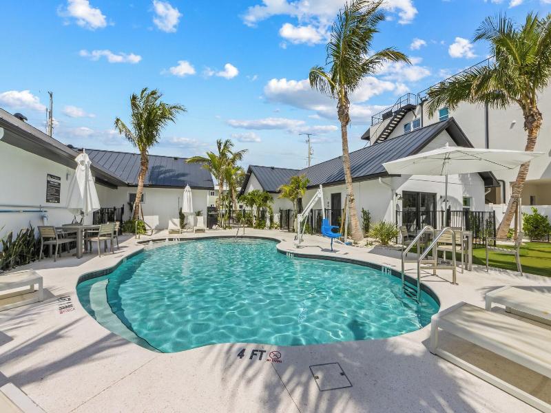 The Retreat At Anna Maria Island Inn image
