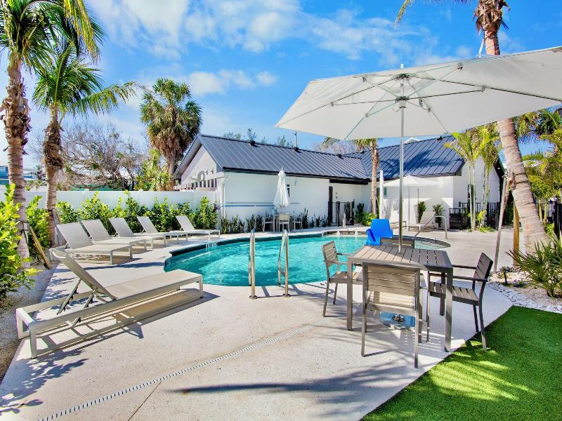 The Retreat At Anna Maria Island Inn image