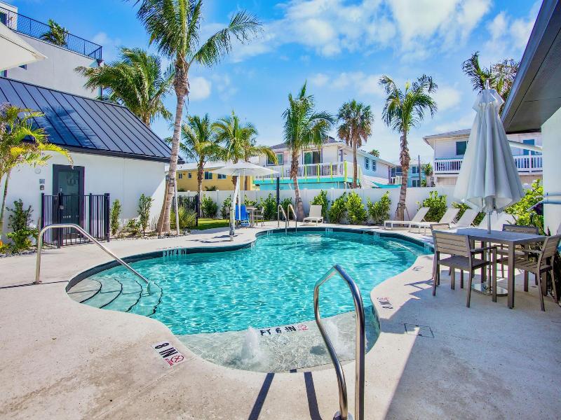 The Retreat At Anna Maria Island Inn image