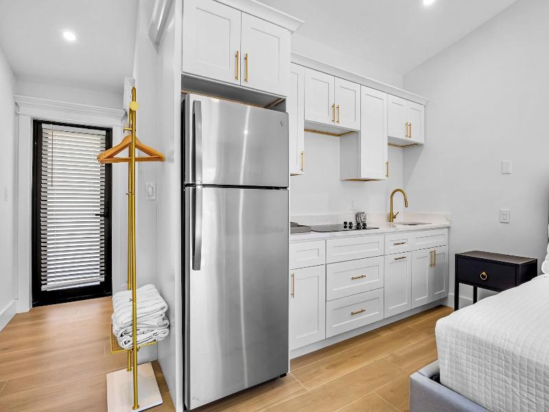 The Retreat At Anna Maria Island Inn image