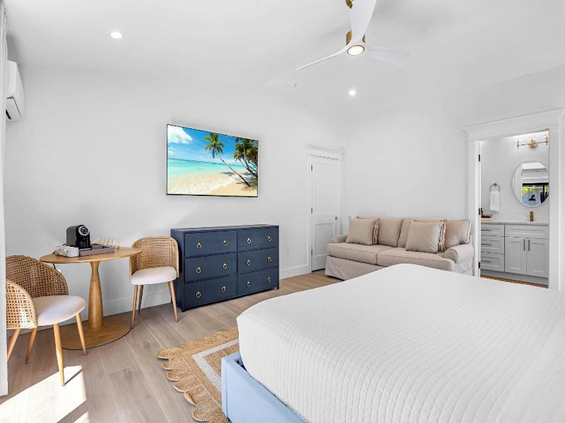The Retreat At Anna Maria Island Inn image
