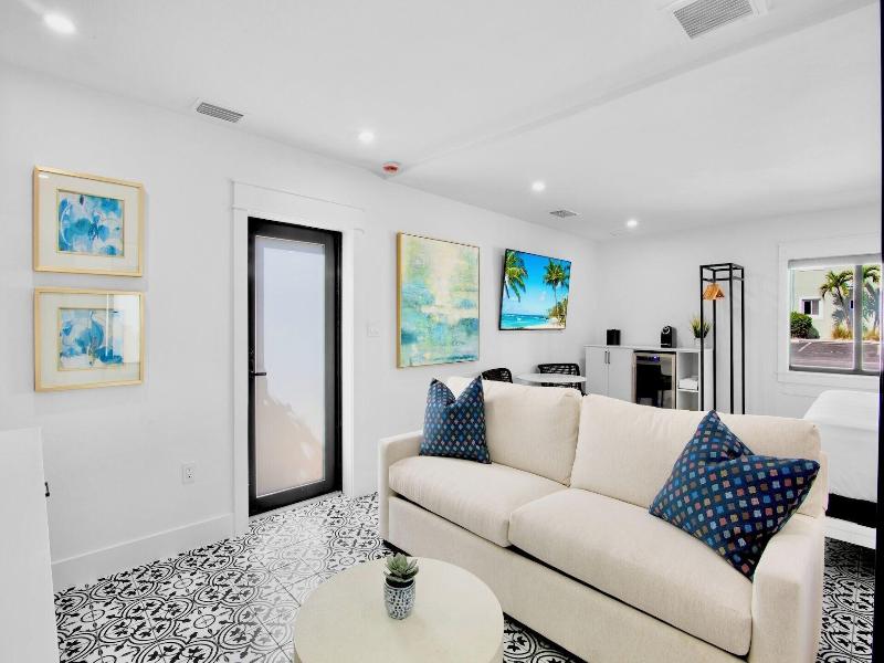 The Retreat At Anna Maria Island Inn image