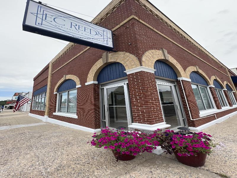 Ec Reed S Mercantile And Hotel — exterior view