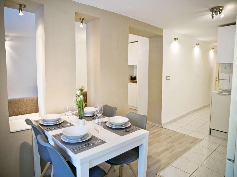 Apartments Hisa Pod Gradom image