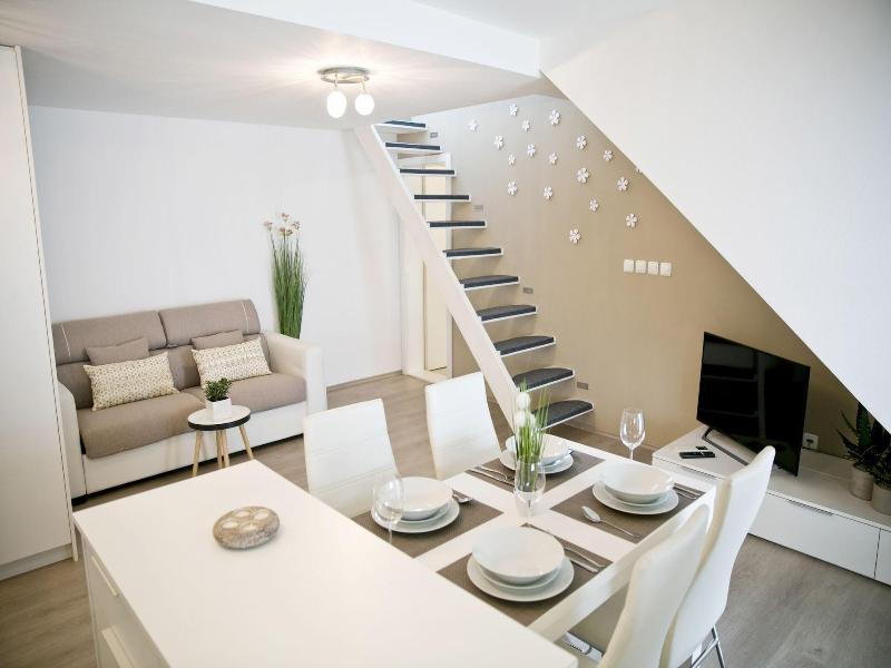 Apartments Hisa Pod Gradom image