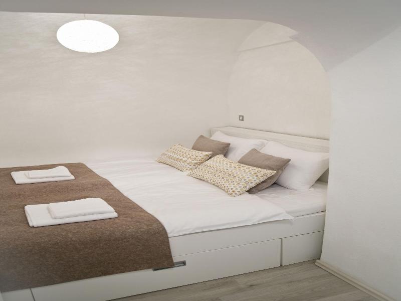Apartments Hisa Pod Gradom image
