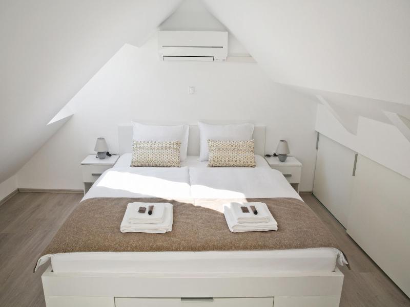 Apartments Hisa Pod Gradom image