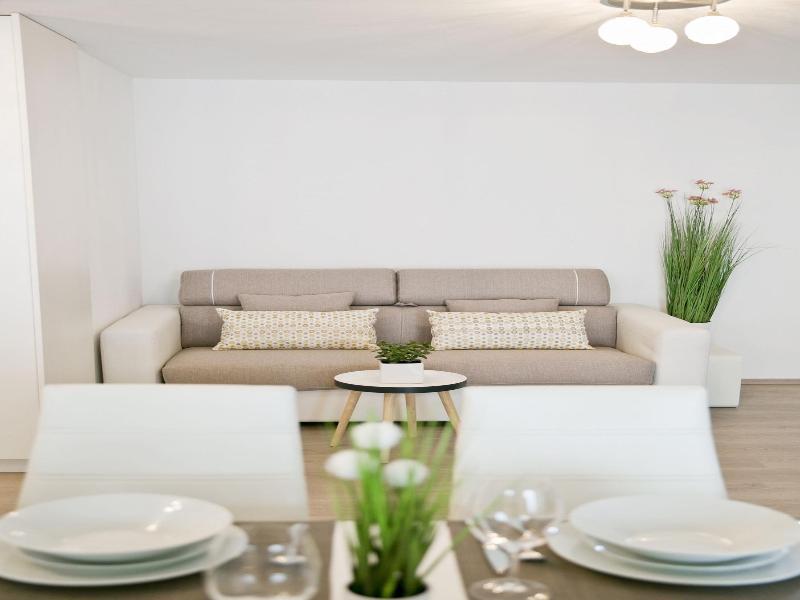 Apartments Hisa Pod Gradom image