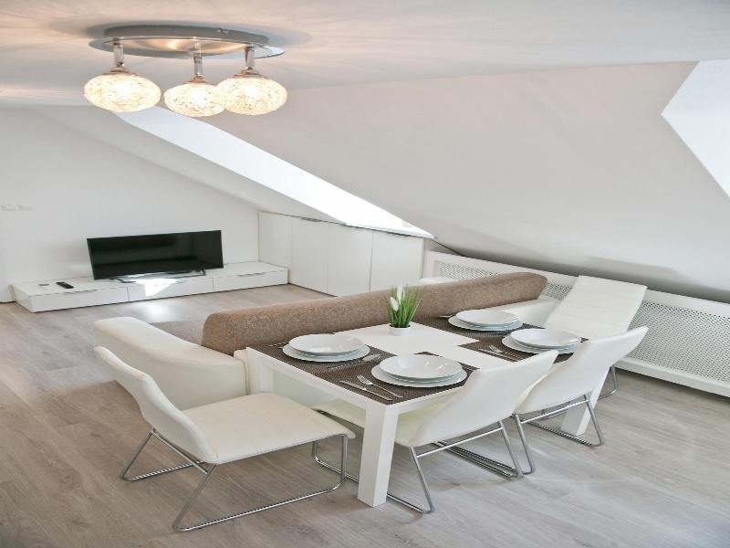 Apartments Hisa Pod Gradom image