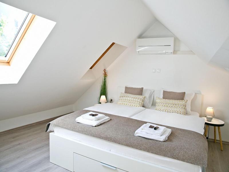 Apartments Hisa Pod Gradom image