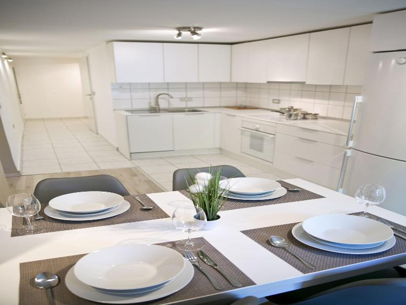 Apartments Hisa Pod Gradom image
