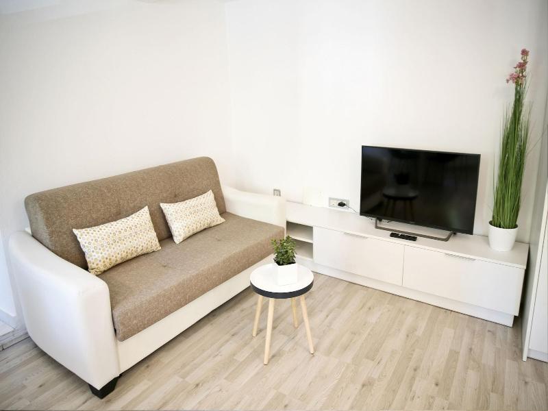 Apartments Hisa Pod Gradom image