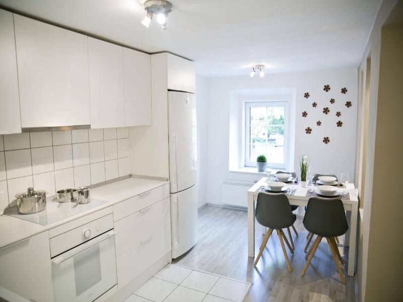 Apartments Hisa Pod Gradom image