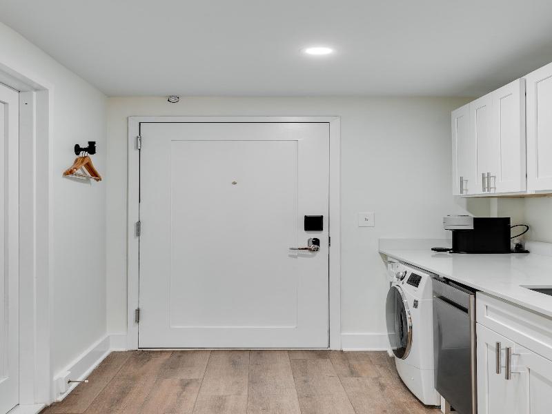 The Ledger Residences By Sosuite Old City image