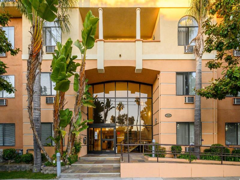Studios Inn image