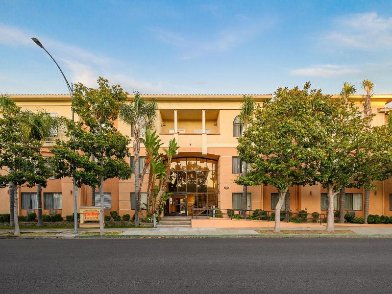 Studios Inn image