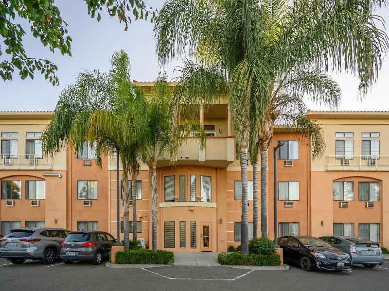 Studios Inn — general view