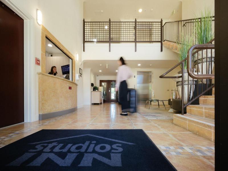 Studios Inn image