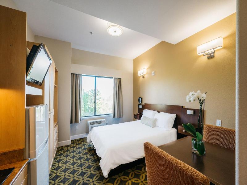 Studios Inn image