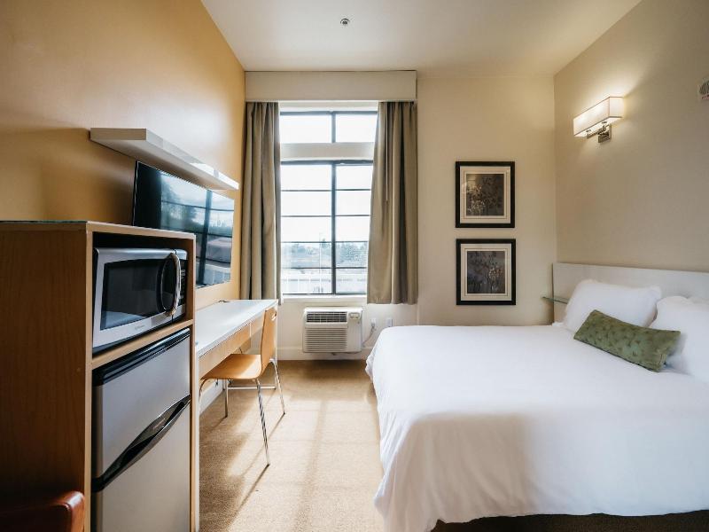 Studios Inn image