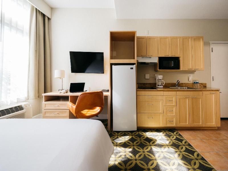 Studios Inn image
