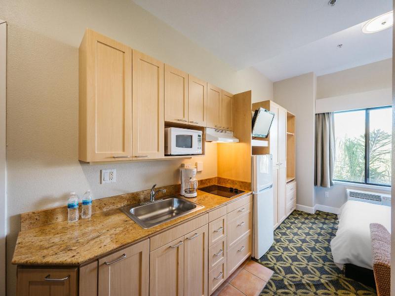 Studios Inn image
