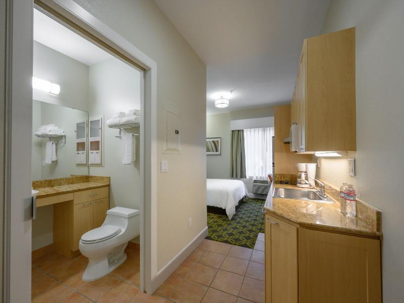 Studios Inn image
