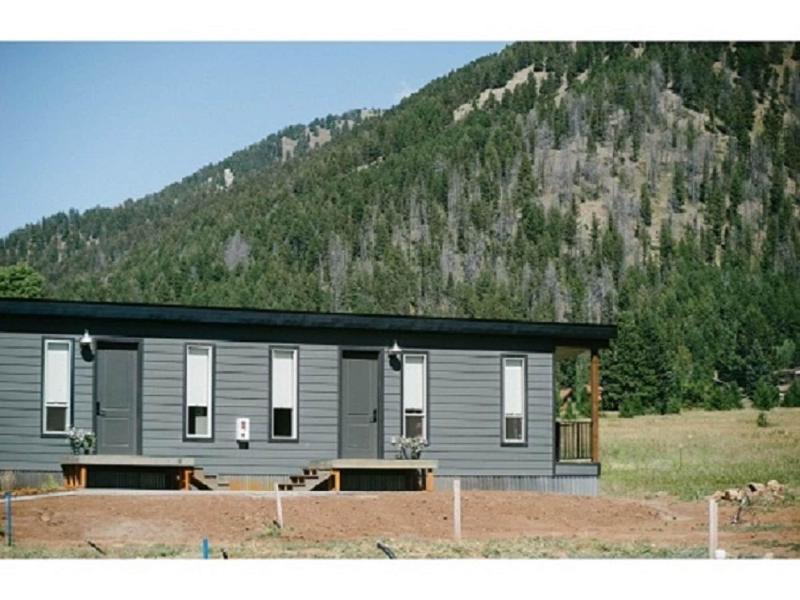 Terra Nova Cabins image