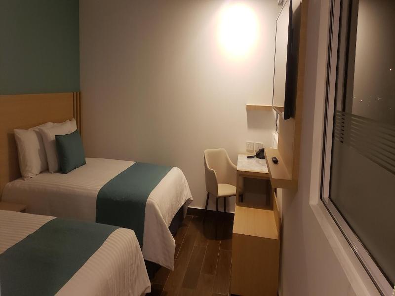 DOUBLE TWO QUEEN BEDS
