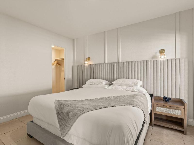Casa Oliver Hotel Resort A Gay Men S Resort image