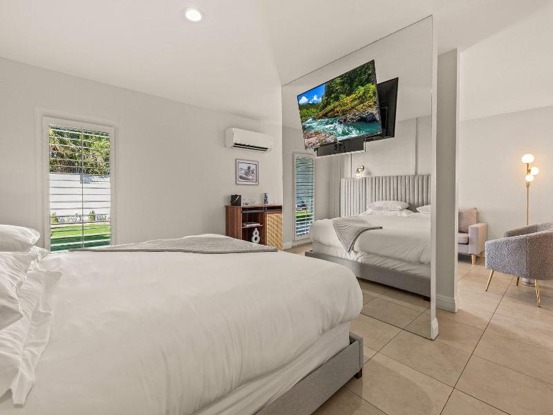 Casa Oliver Hotel Resort A Gay Men S Resort image