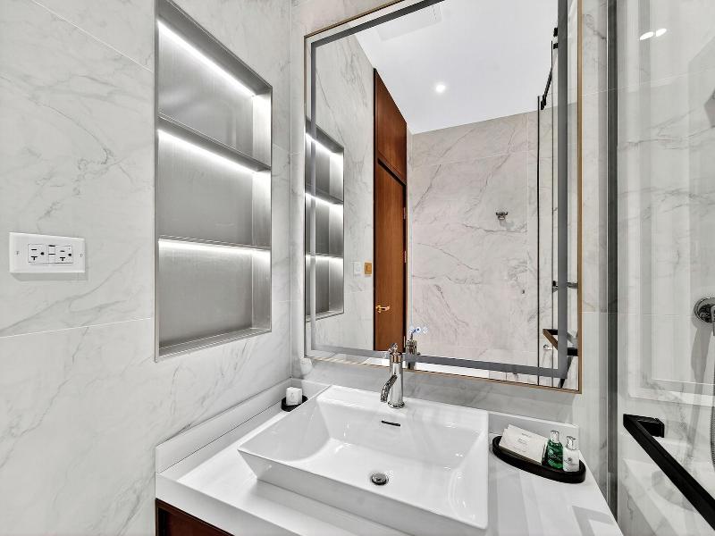 Jewelz By King S Hotel image