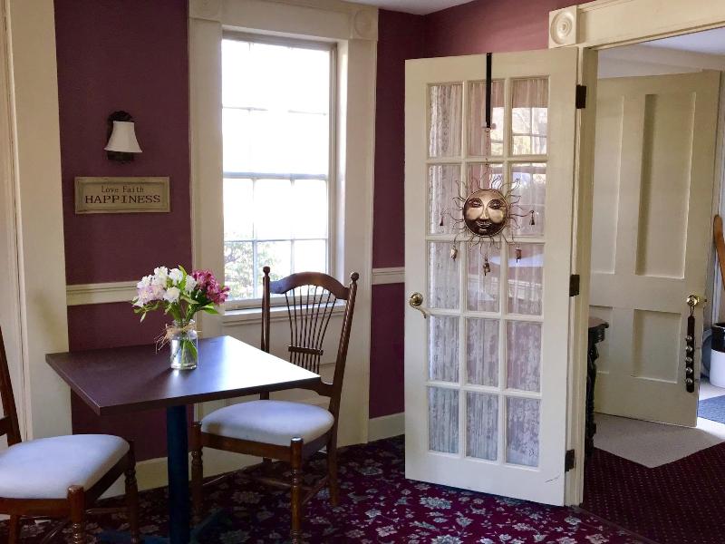 Spring Hill Inn image