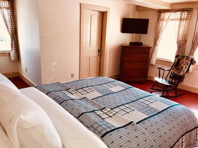 Spring Hill Inn image