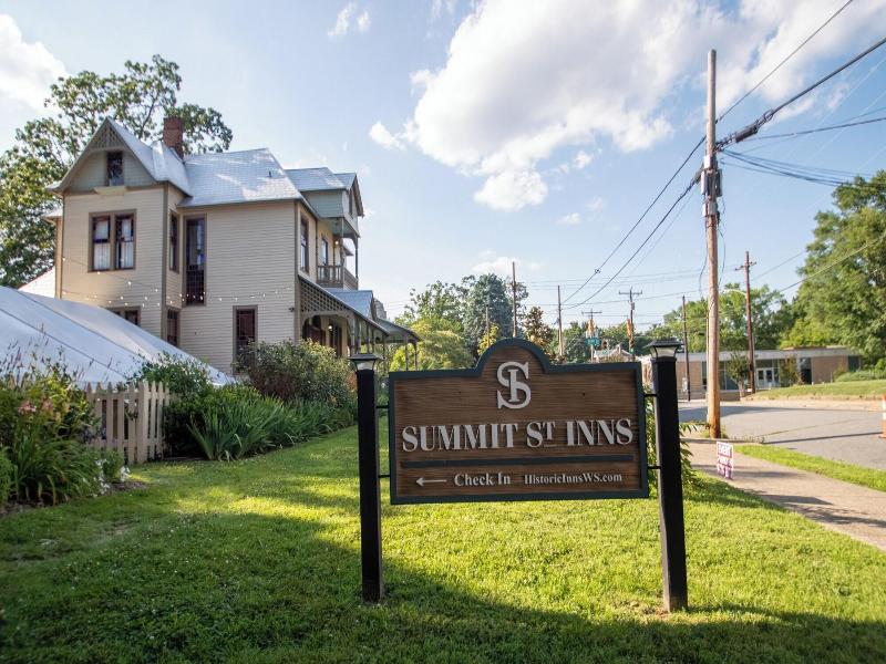 Summit Street Inns image
