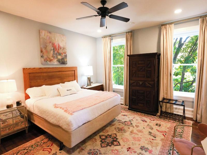 Summit Street Inns image