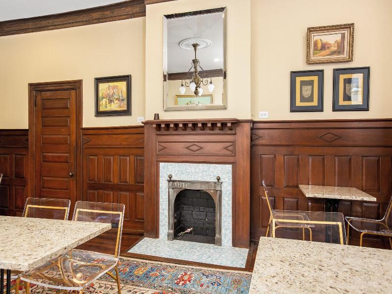 Summit Street Inns image