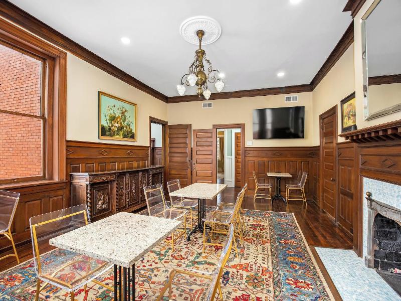 Summit Street Inns image