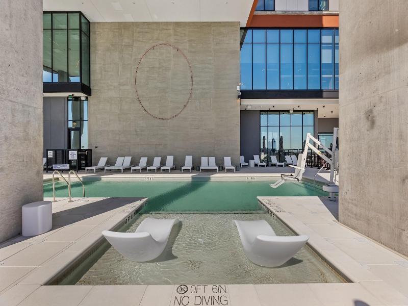 Sentral Forme Houston image