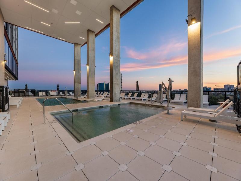Sentral Forme Houston image
