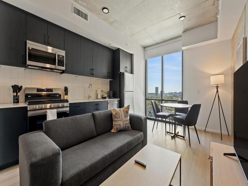 Sentral Forme Houston image